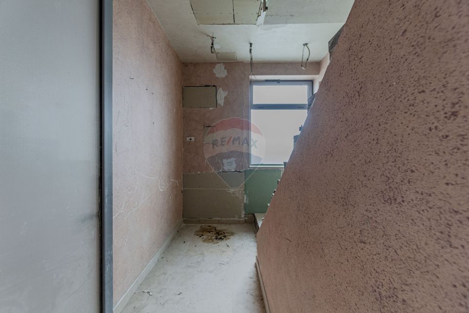 Cladire de 902 mp utili de vânzare, zona Grivitei - DN 13, COMISION 0