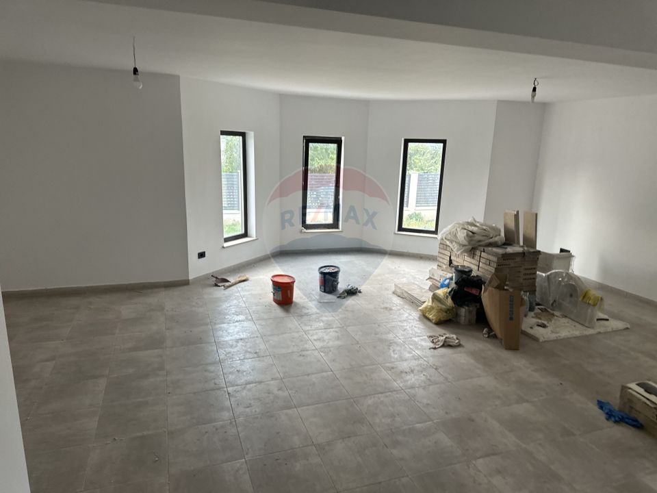 5 room House / Villa for sale