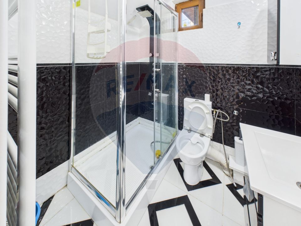 Casă / Vilă cu 4 camere de vânzare în zona Est