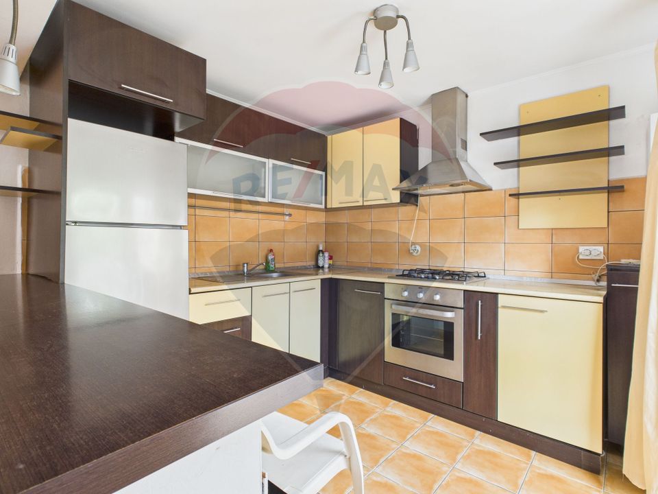 6 room House / Villa for sale, Est area