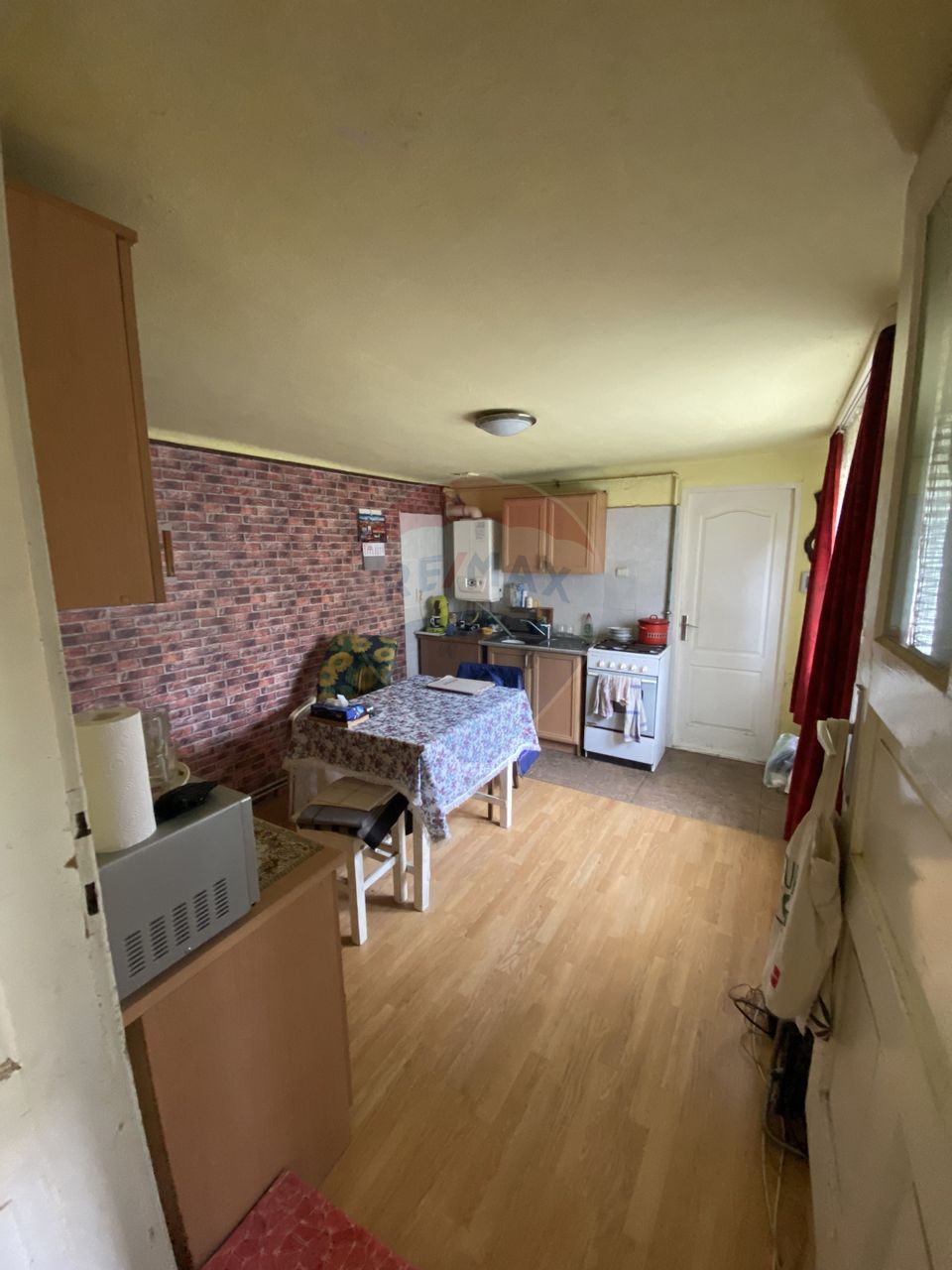 Casă cu potențial, situată pe strada Gheorghe Lazăr