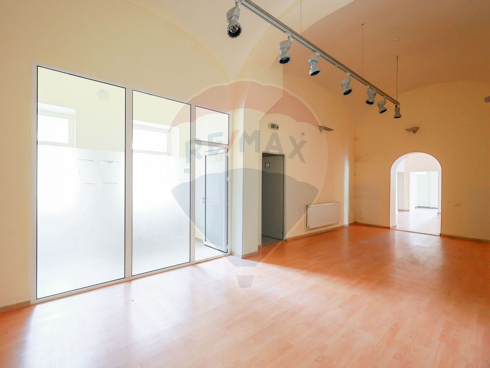 Spațiu comercial 200mp, de închiriat în Piața Unirii