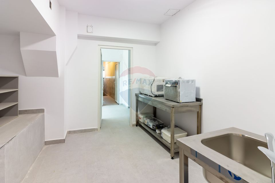 Investment building: polyclinic, senior living & catering-Giulesti