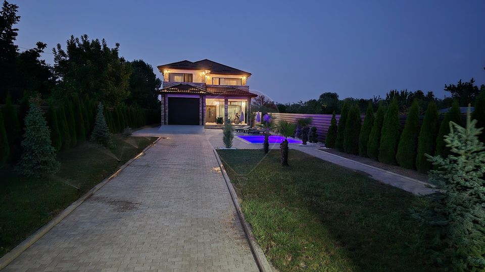 Vanzare Vila de Lux - Oază de Eleganță și Confort, Piscina, Giurgiu