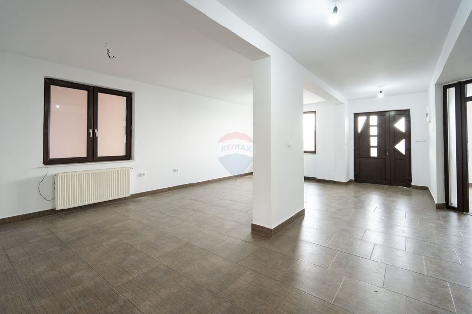 De vânzare casă cu 5 camere, teren 1000 mp Oncea, Calea Bihorului