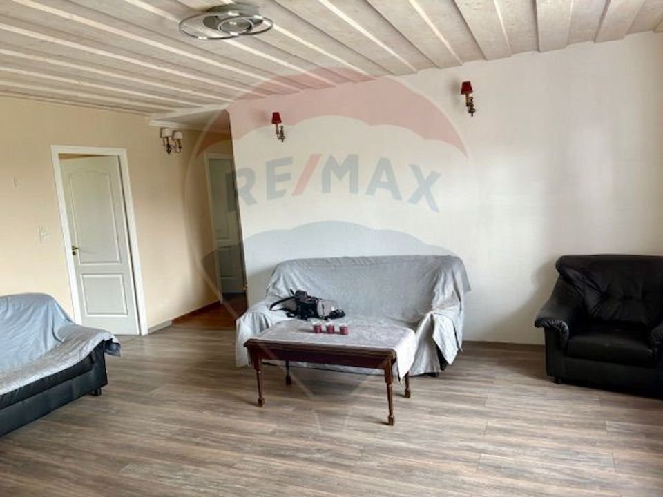 Casă / Vilă cu 4 camere de vânzare