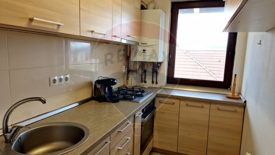 Apartament cu 3 camere de închiriat