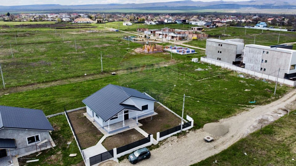 Casă / Vilă cu 3 camere de vânzare în zona Vest