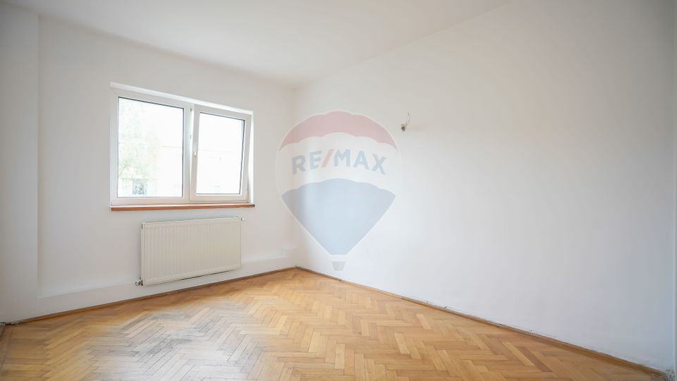 Vanzare apartament  4 camere zona Faget