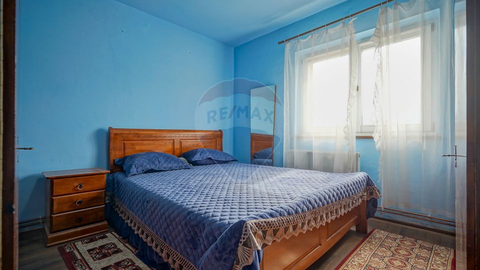 Apartament cu 3 camere de vânzare în zona Bartolomeu