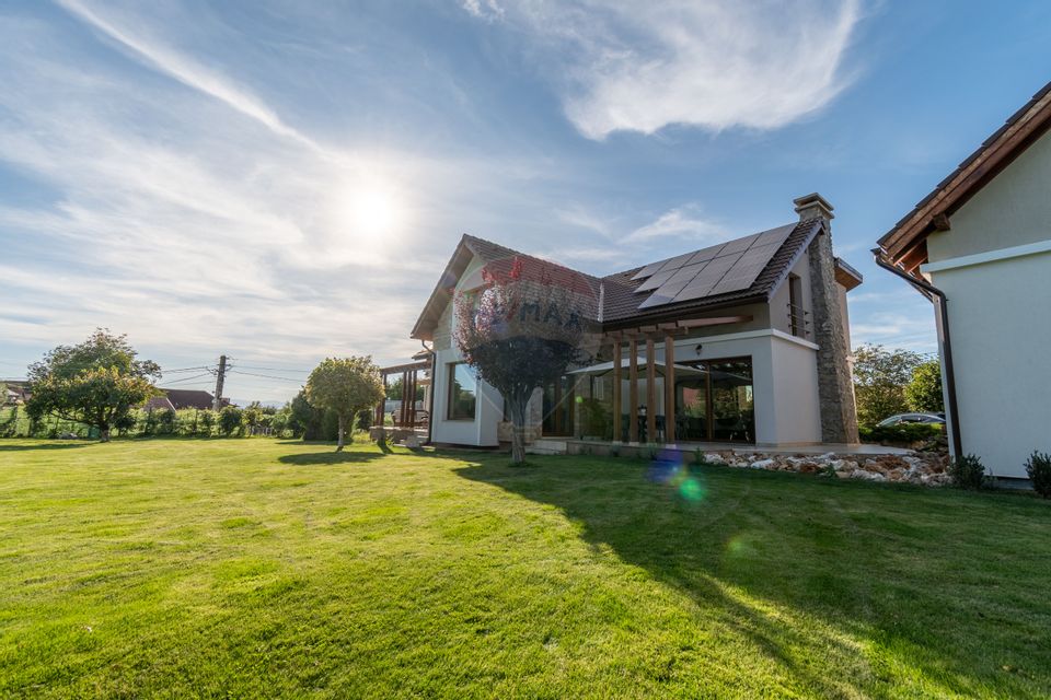 Proprietate exclusivista de vanzare: 2 case | 9 camere | 2000 mp teren