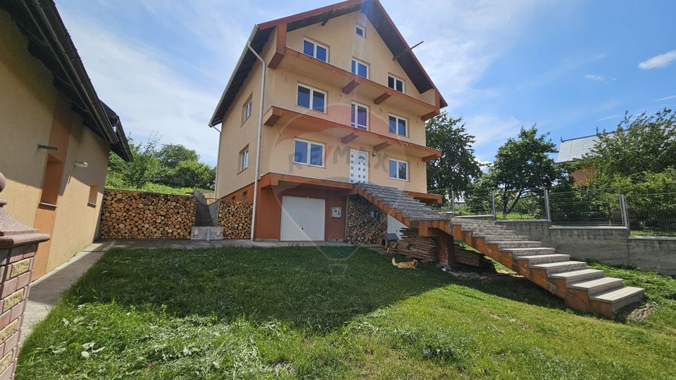 Casă / Vilă cu 12 camere-Sfântu Ilie Vechi, Suceava