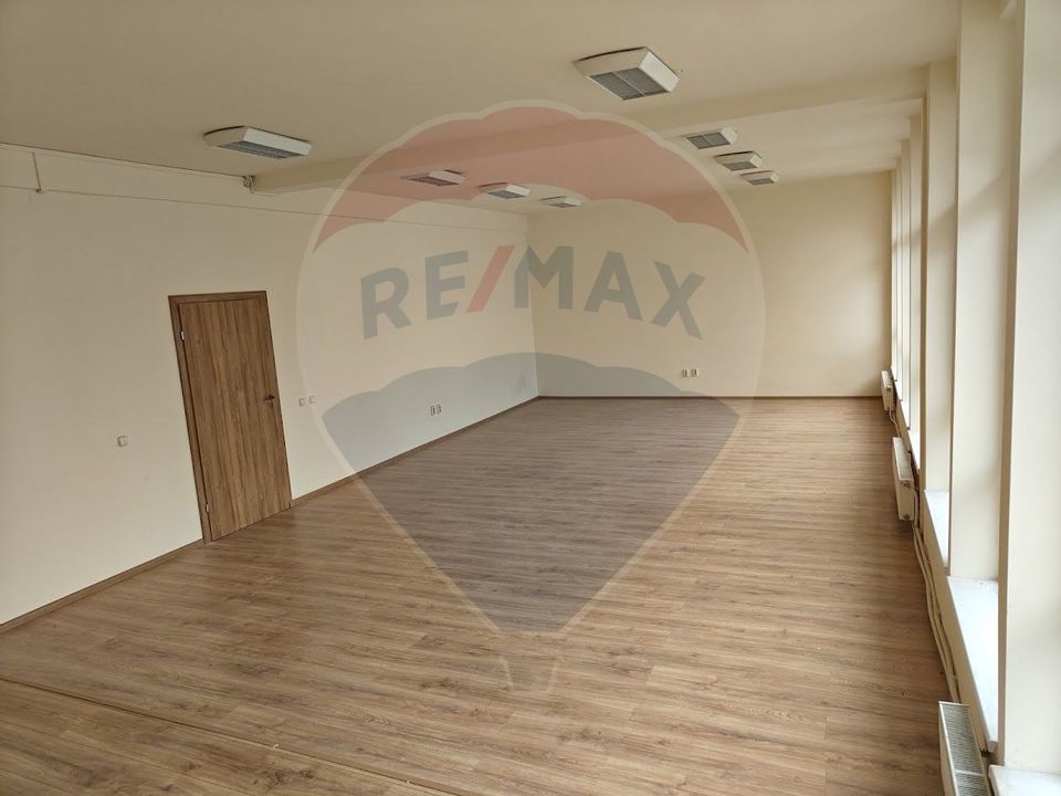 Spațiu de birouri, 68 mp, open space, de inchiriat