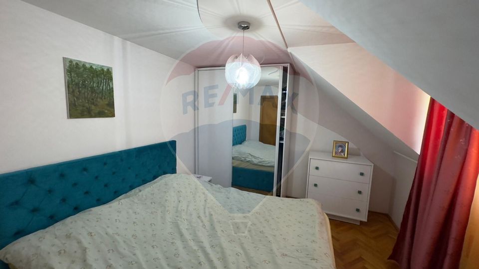 De vânzare 2 Corpuri de Casa si Teren 1388 mp in Geamăna, Bradu