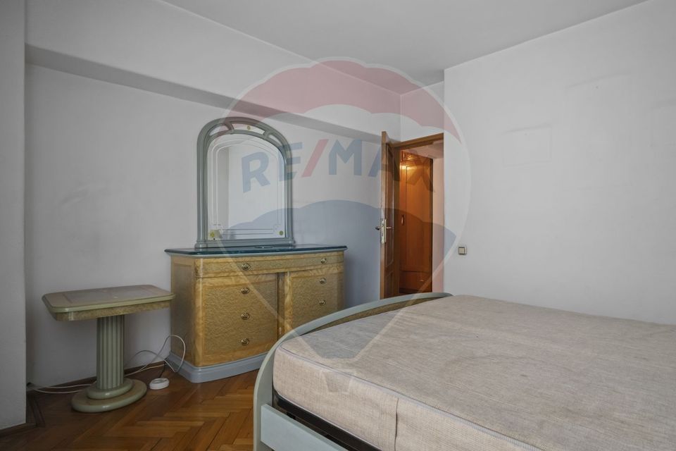 Apartament cu 5 camere de închiriat-Calea 13 septembrie.