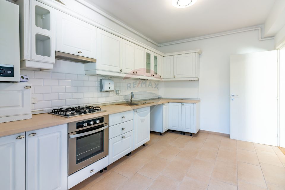 Apartament de vanzare în Bucurestii Noi, curte 80 mp, parcare, boxa