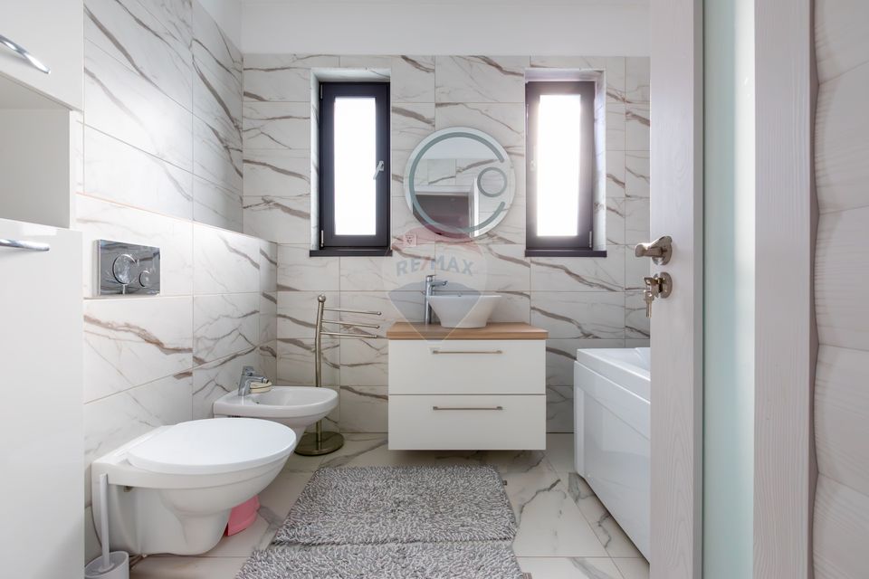 Casă de vânzare - 110 mp,  Serbanesti