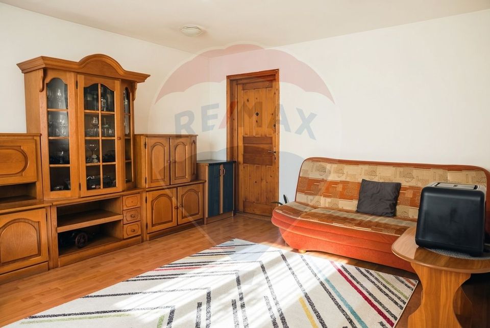 8 room House / Villa for sale, Sud-Est area