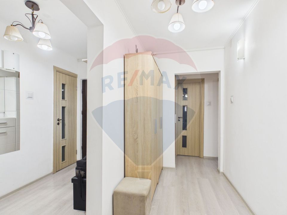 Apartament 4 camere de vanzare – complet renovat, mobilat și utilat