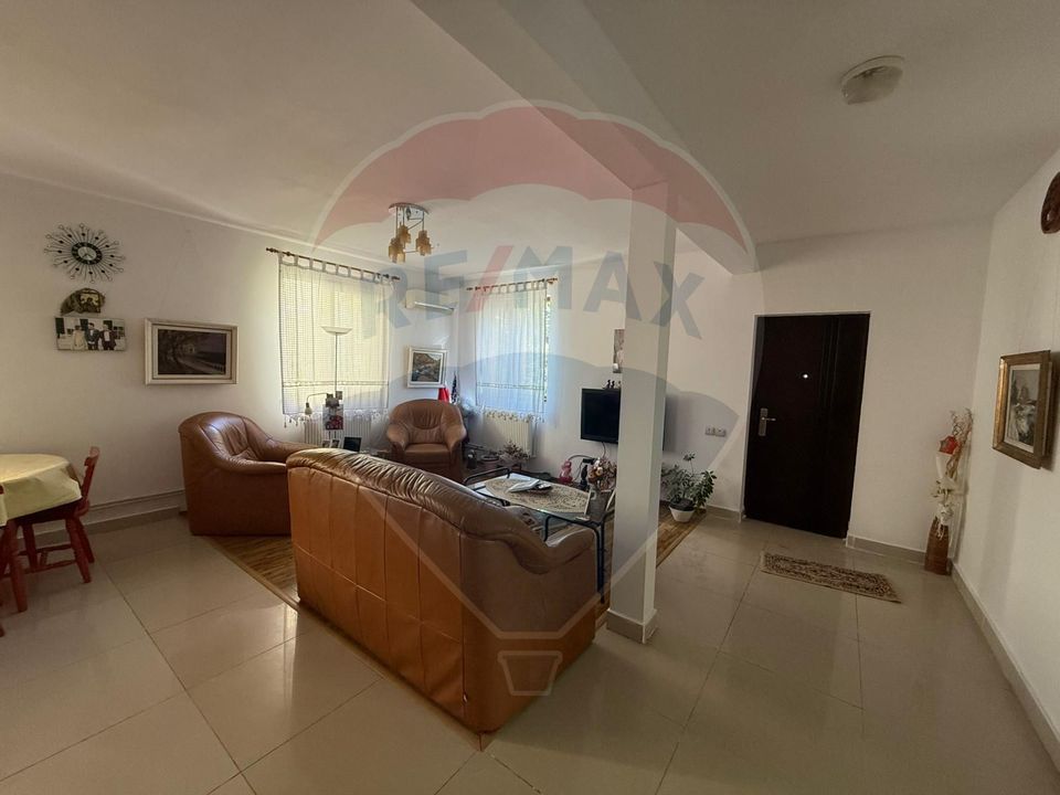 Pensiune cu 23 camere de vânzare in Mamaia Sat