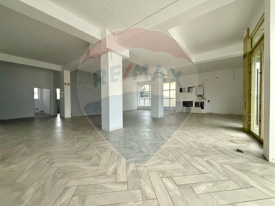 186sq.m Commercial Space for rent