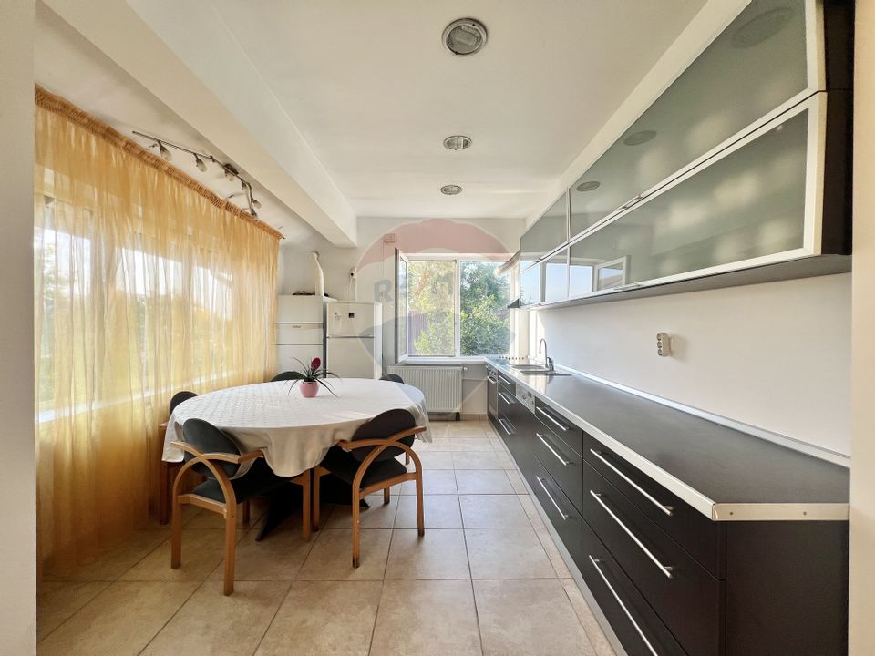 8 room House / Villa for sale