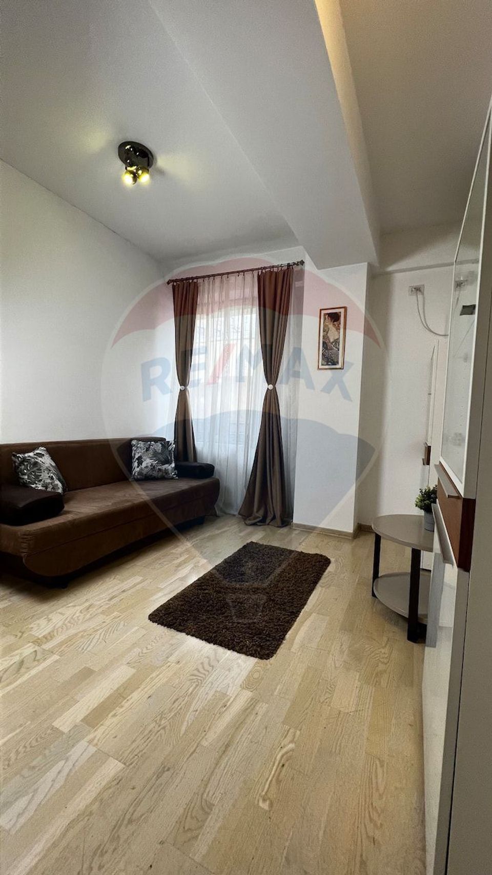 De inchiriat apartament central si cochet