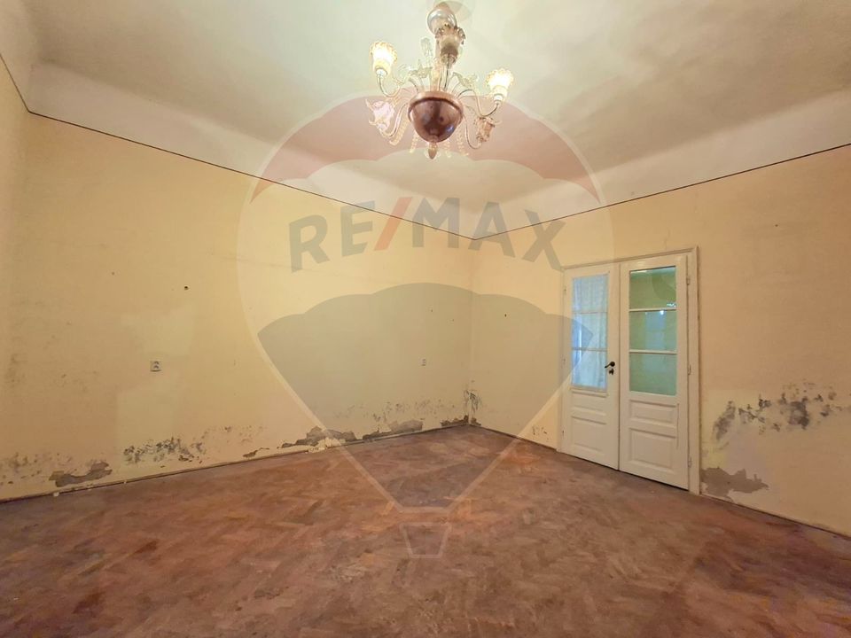 Proprietate centrală Arad,  cotă teren mare, acces auto