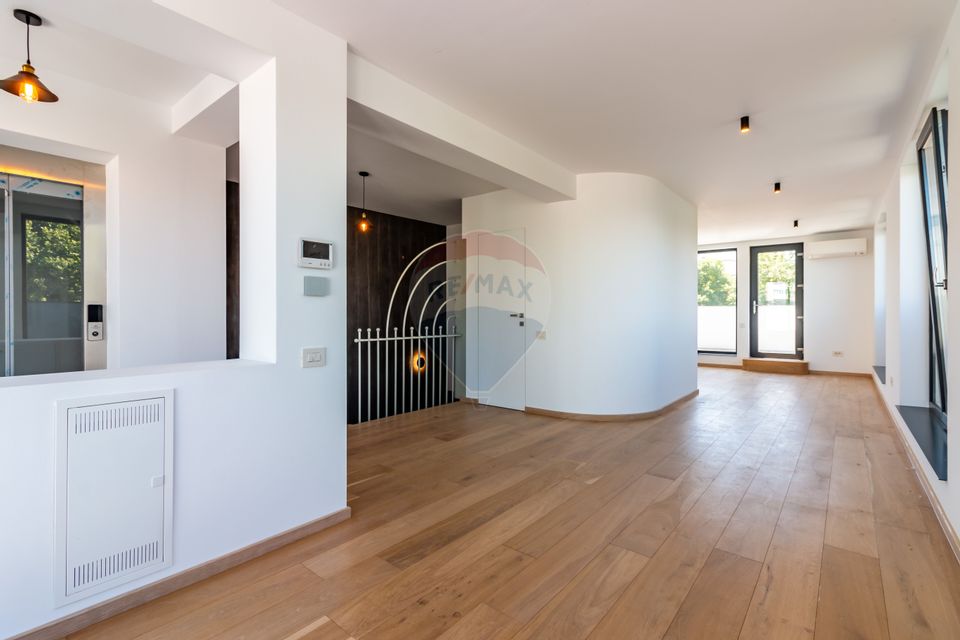 8 room House / Villa for sale, Lacul Tei area