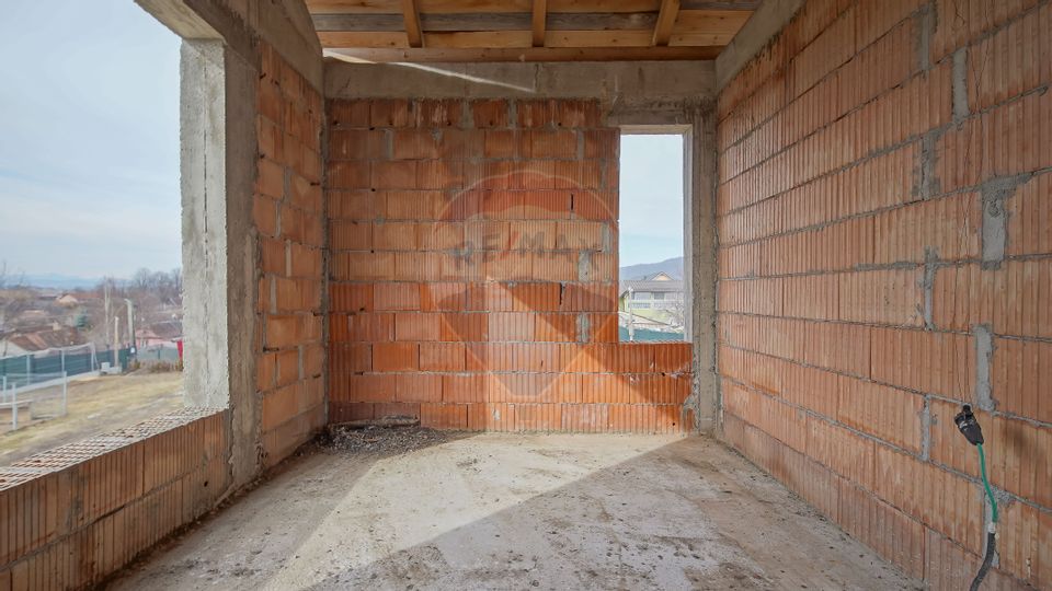 COMISION 0% Casă Individuala La Rosu cu teren de 4000 mp in Crizbav