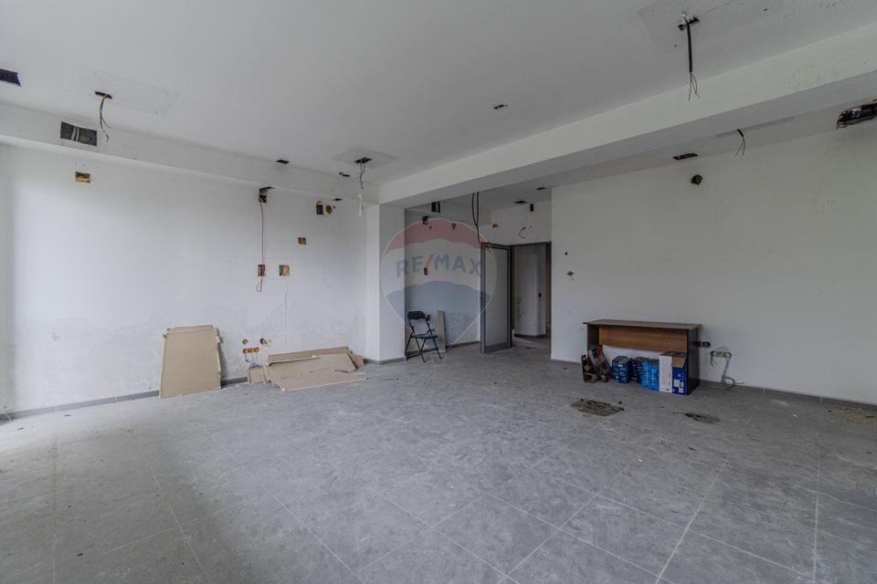 Cladire de 902 mp utili de vânzare, zona Grivitei - DN 13, COMISION 0