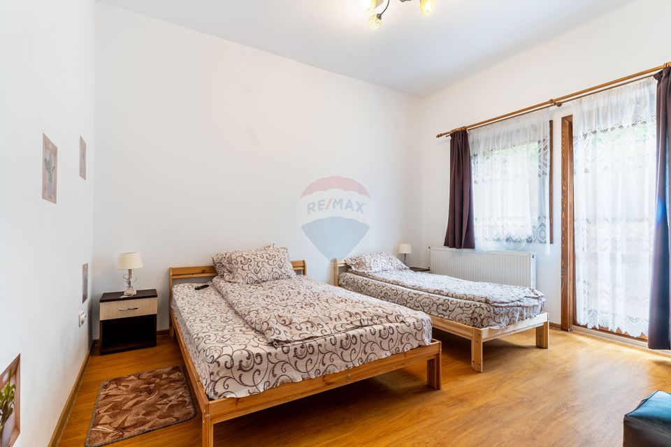 Cabana cu 7 camere de vânzare, 387 mp util, 1300 mp teren!