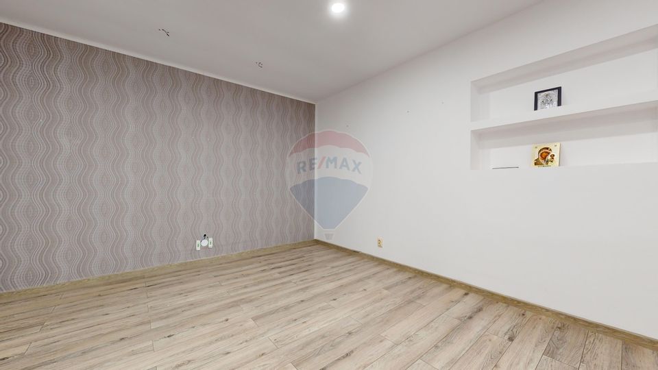 60sq.m Commercial Space for rent, Bartolomeu area