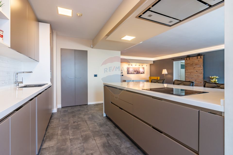 Penthouse panoramic view in Green Lake Residence