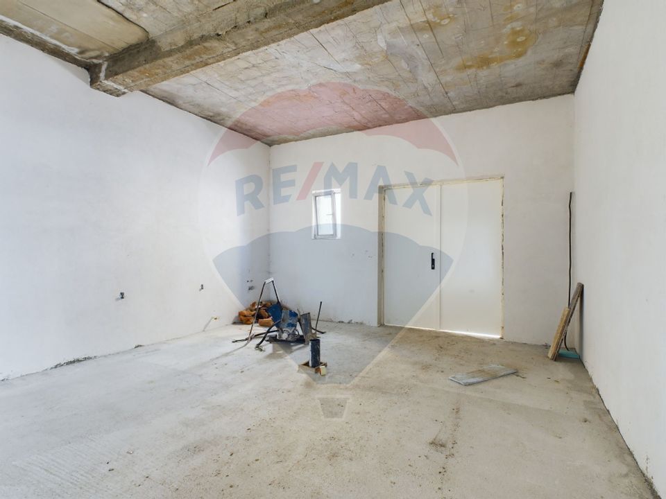 385sq.m Commercial Space for rent, Grivitei area