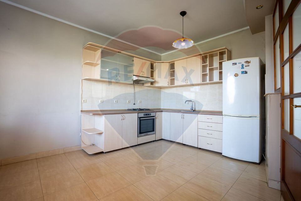 De vânzare Casă spațioasă cu teren 1.000 mp Beverly Hills, Sanmartin