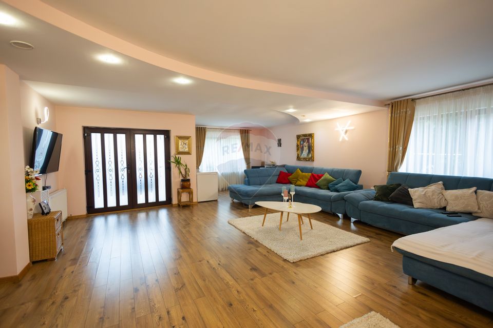 Casa spatioasa de vanzare