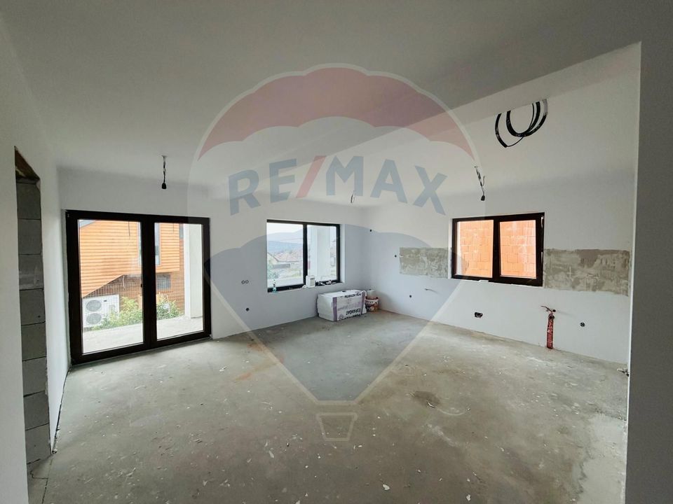 Casă / Vilă cu 4 camere de vânzare