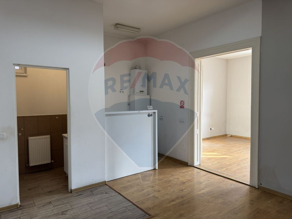 Apartament ultracentral cu curte, 2 unități locative. Str. Pitesti