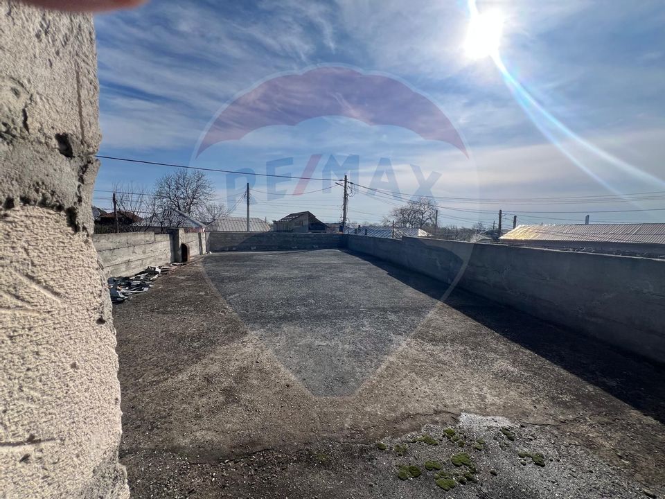 Casă cu 6 camere de vânzare