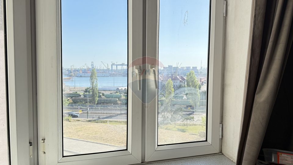 Duplex cu 9 camere de vânzare în zona Peninsula. D+P+E