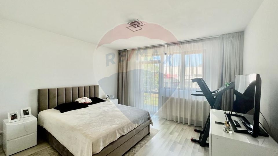 Apartament cu 3 camere si balcon - zona Bd. Laminorului