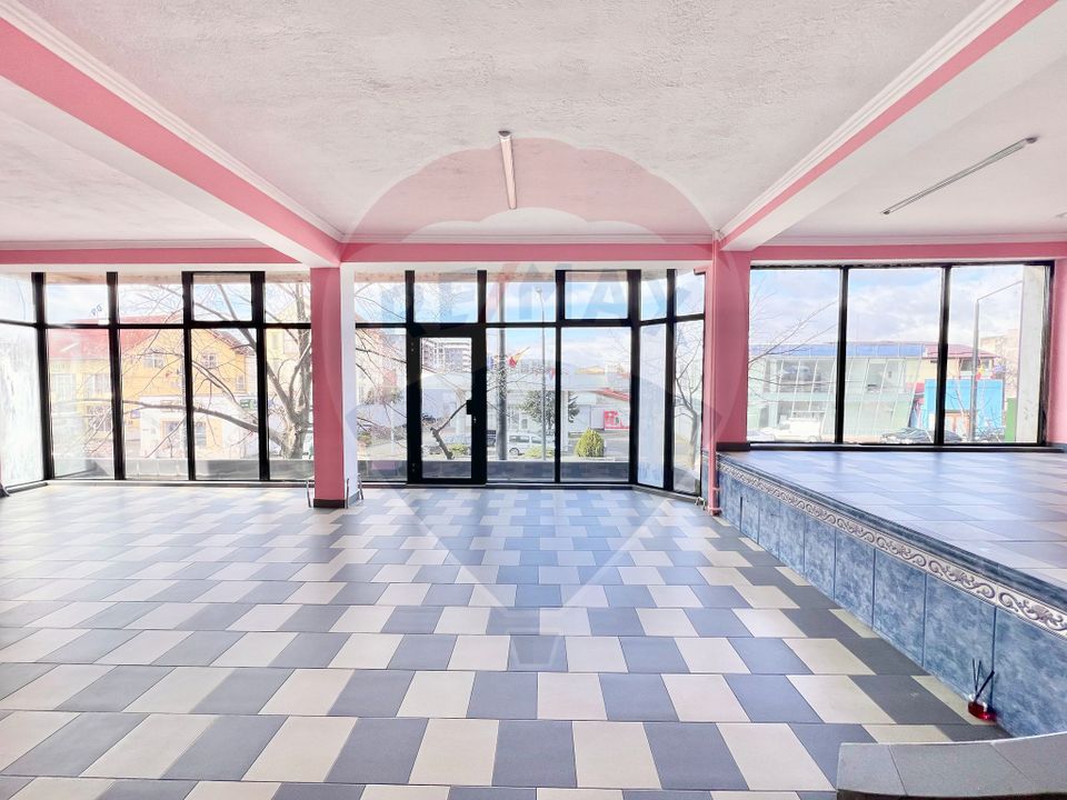 175sq.m Commercial Space for rent, Decebal area