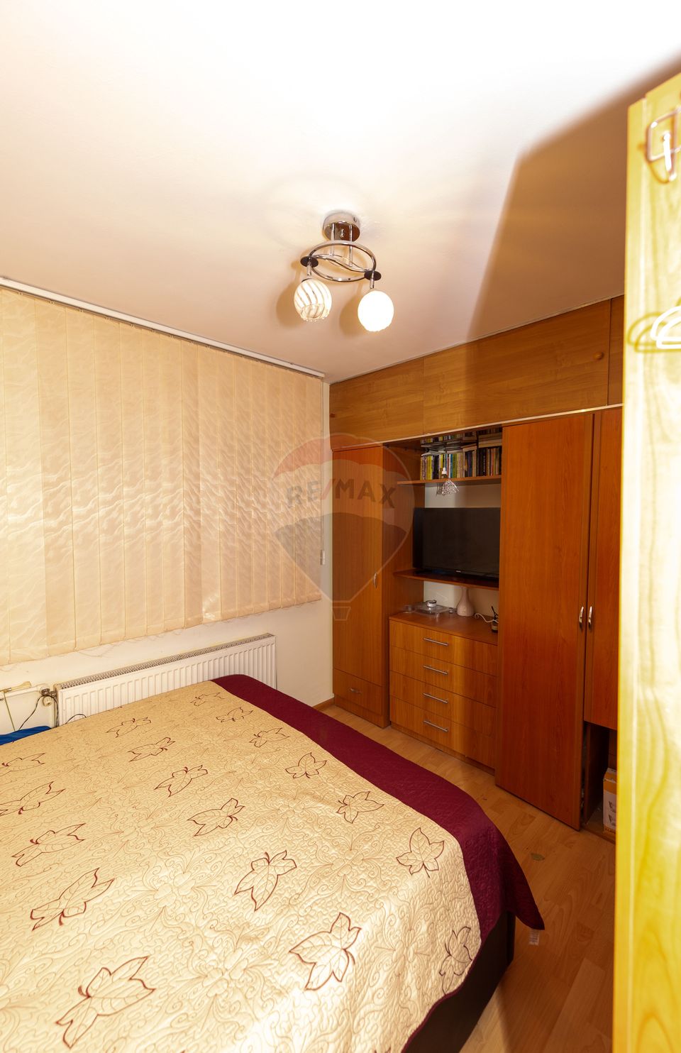 Apartament cu 2 camere de vanzare  Piata Resita , 38mp