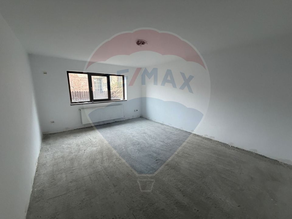 Apartament cu 3 camere de vânzare în zona Central