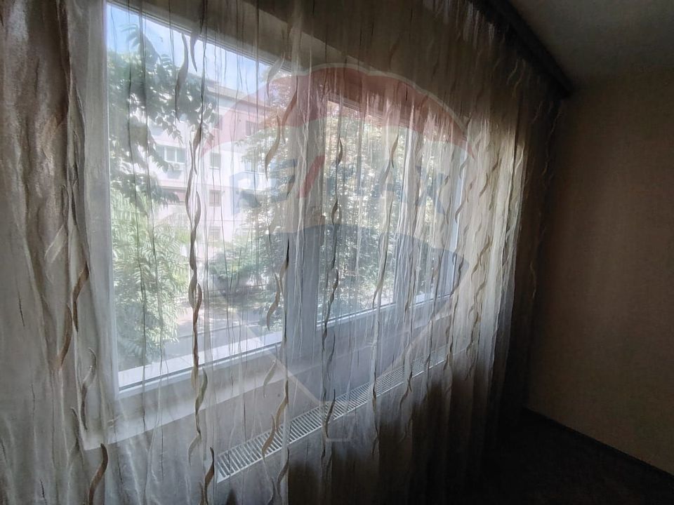 Apartament cu 3 camere str. Alexandru Vlahuta