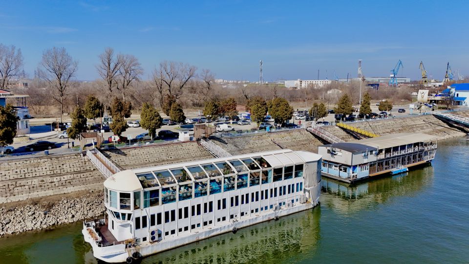 De vanzare Restaurant exclusivist pe apa - afacere la cheie