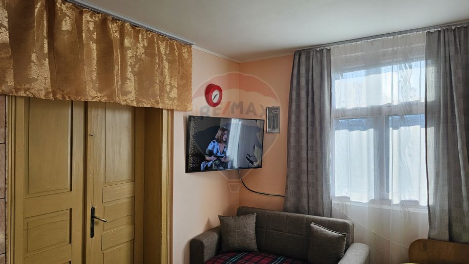 Casă / Vilă cu 3 camere de vânzare-Cacica-Suceava