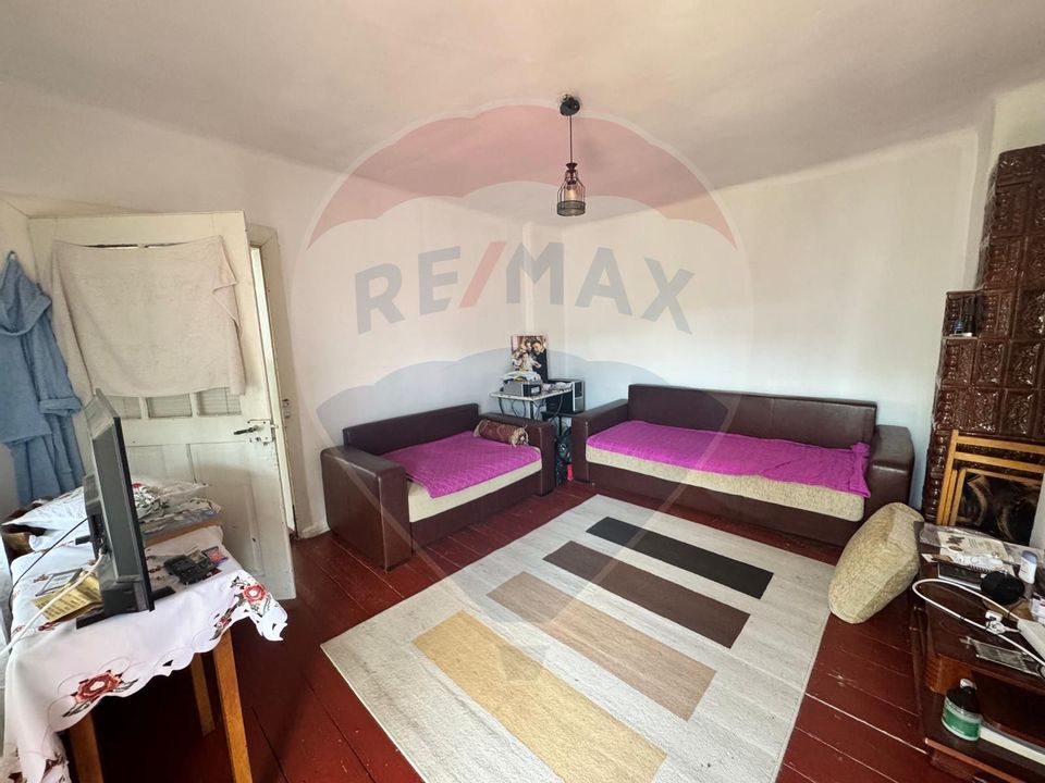 Casă boierească cu istorie, teren generos și ieșire la Râul Târgului