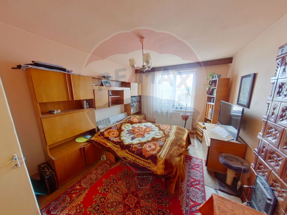 4 room Apartment for sale, Est area